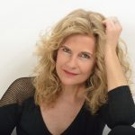 En la imagen aparece en blanco y negro el retrato de Patrícia Soley-Beltran